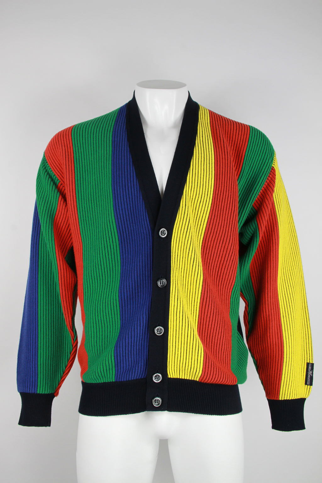 The 90s Cardigan Trend A Timeless Addition to Men's Wardrobe