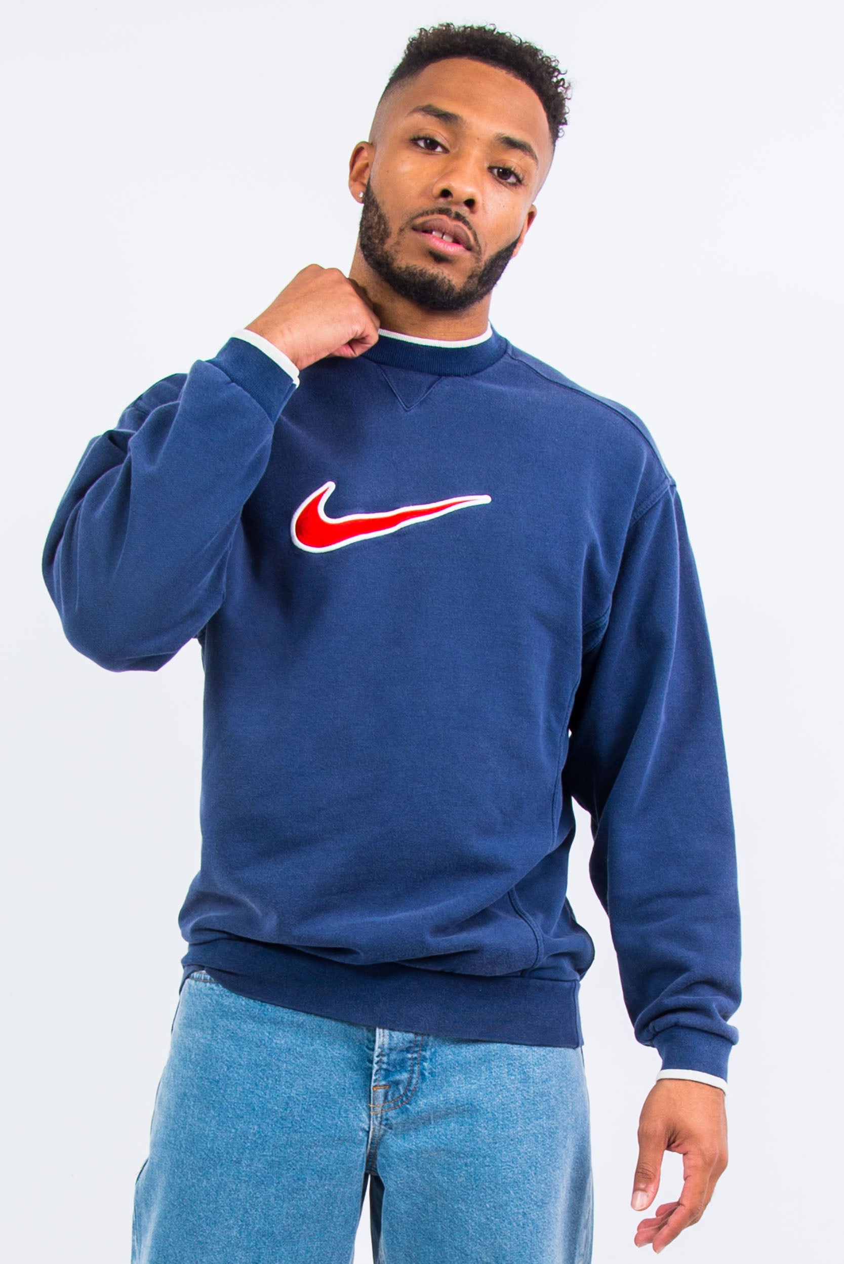 Vintage 90s Nike Crewneck Sweatshirt: A Timeless Addition to Your Wardrobe