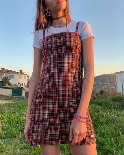 embrace-the-90s-trend-how-to-style-a-plaid-dress-for-a-fashionable-look-659e587346ad2.png