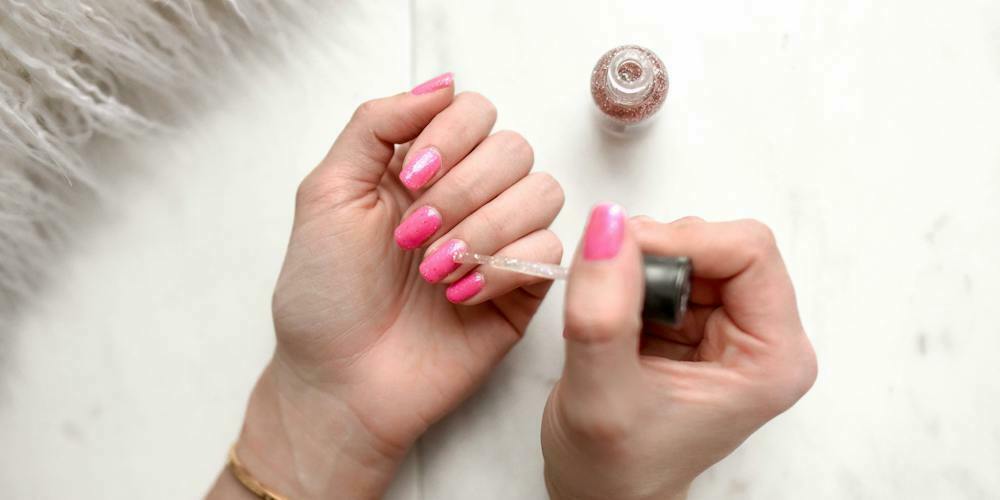 H1 Hot Pink Nails with Diamonds A Bold and Glamorous Look