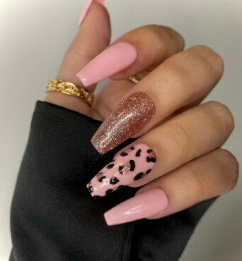 hot-pink-nails-with-design-adding-a-pop-of-color-to-your-nail-game-65abd8836c33b.jpg