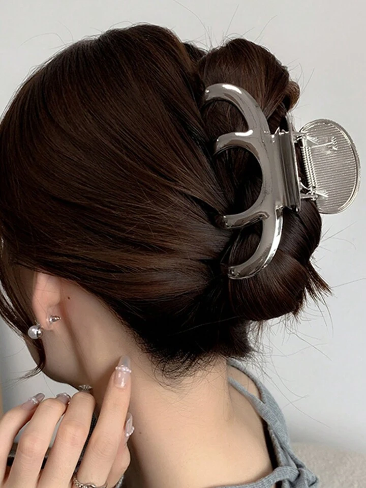 How to Use a Hair Clip