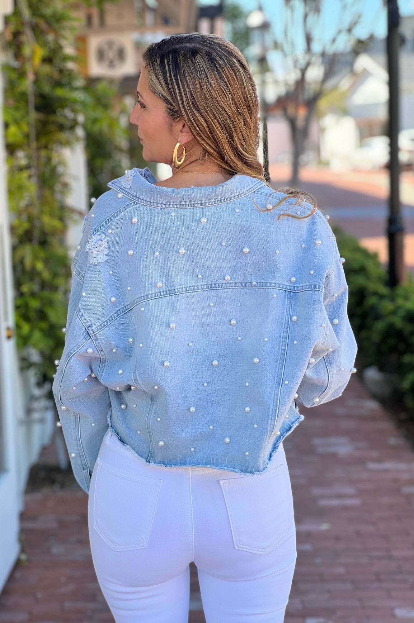 Pearl Studded Denim Jacket Adding a Touch of Elegance to Your Wardrobe