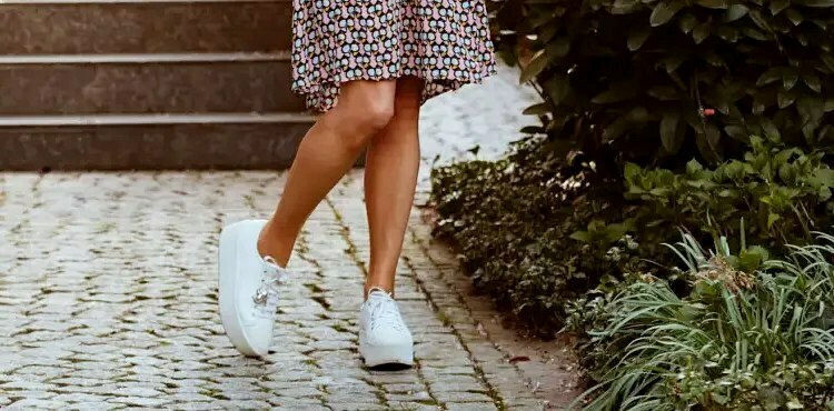 the-perfect-pair-stylish-white-sneakers-to-wear-with-dresses-65abd8d65df0c.jpg