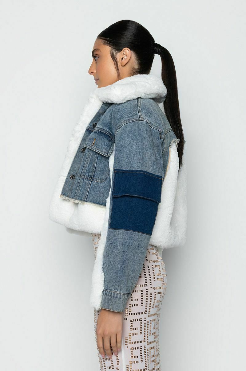 The Versatile Denim Jacket with White Fur A Fashionable and Functional Choice