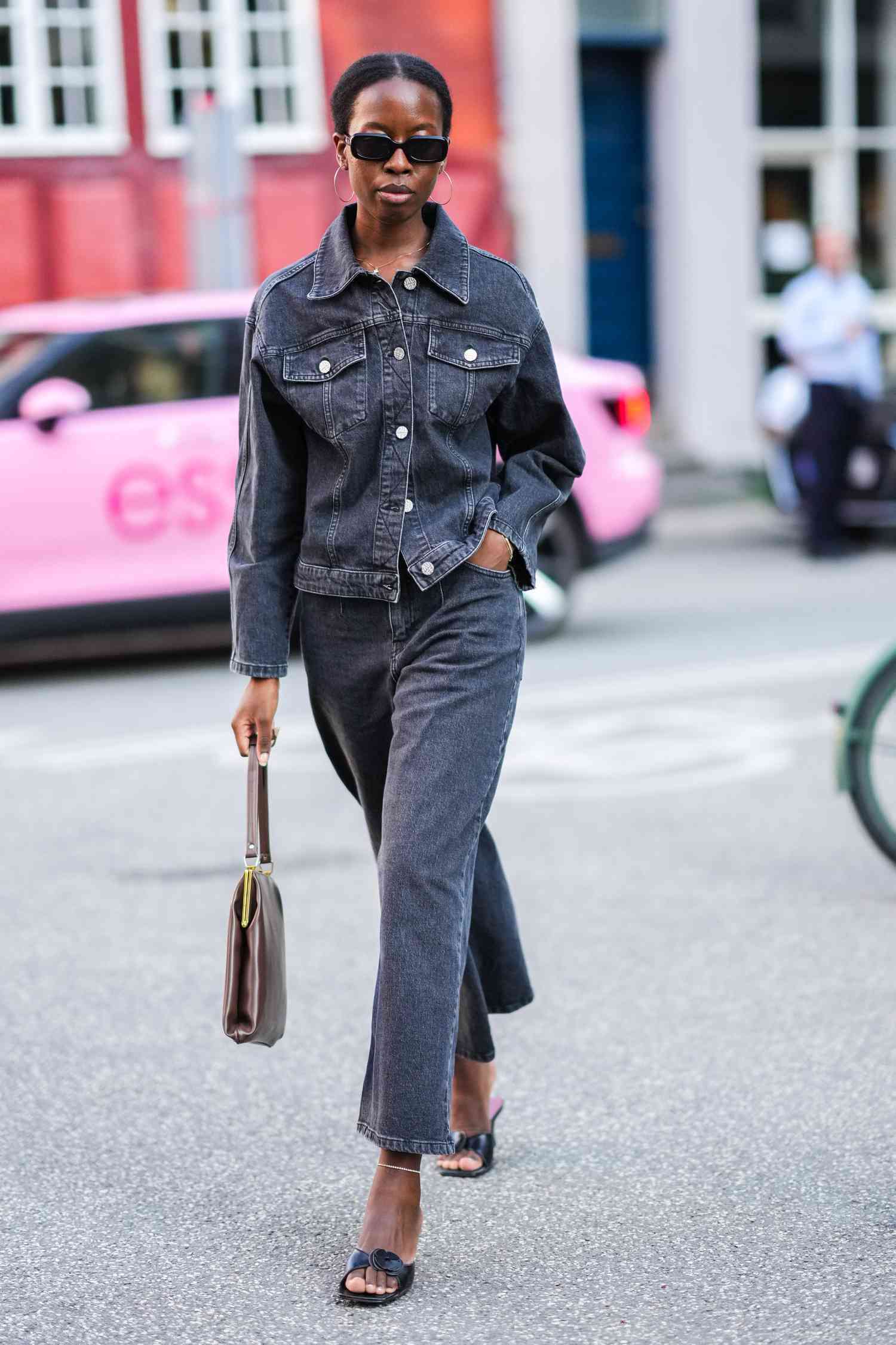 What to Wear with Black Jeans Style Tips and Outfit Ideas