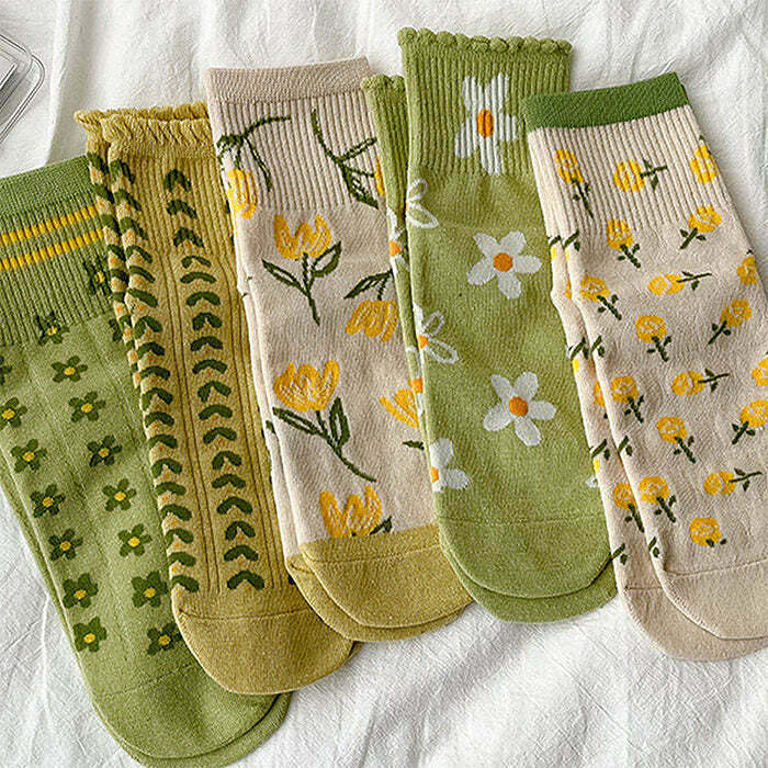 Y2K & 90s Fashion Flower Pattern Socks - 5 Pack | Retro Grunge, Pastel Goth, Summer