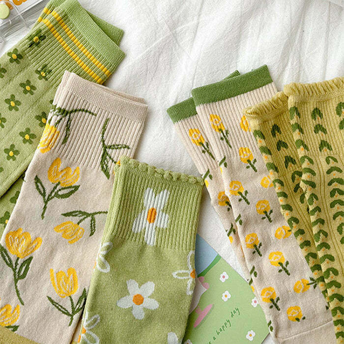 Y2K & 90s Fashion Flower Pattern Socks - 5 Pack | Retro Grunge, Pastel Goth, Summer