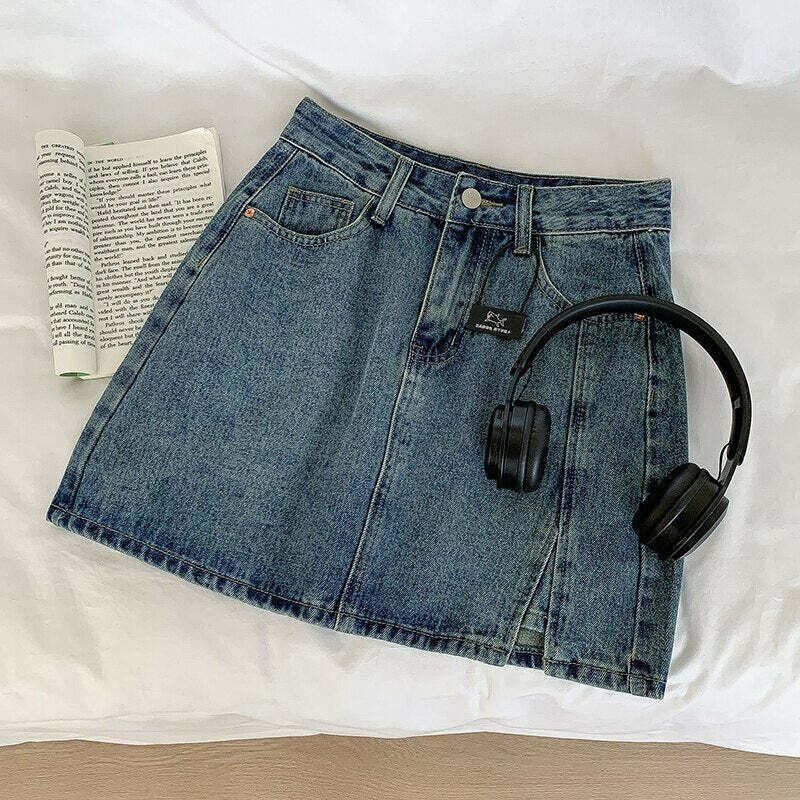 Y2K Denim Mini Skirts for Summer: 90s Grunge, Retro, and Pastel Goth Outfits